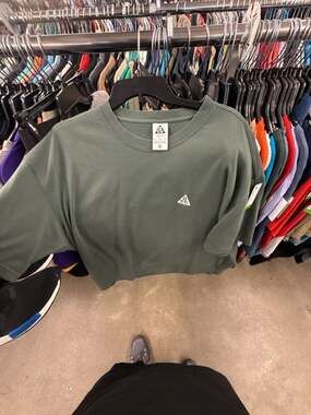 Nike ACG Dri-FIT Short-Sleeve T-Shirt in Green